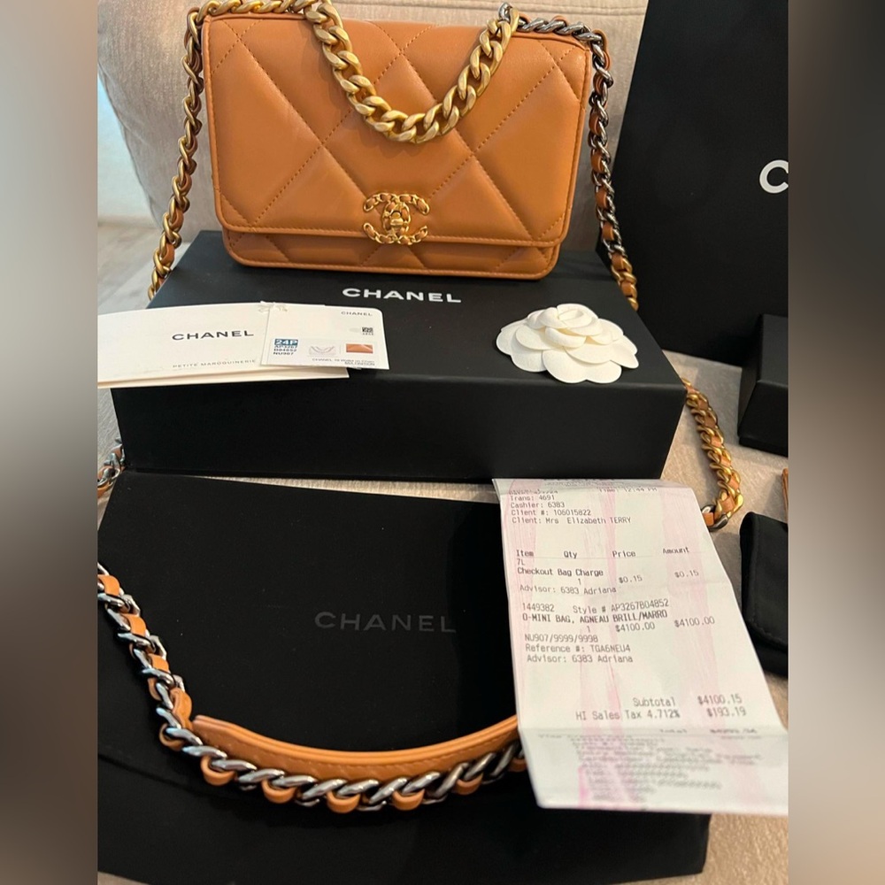 ‼️SOLD‼️CHANEL 19 Wallet on Chain AUTHENTIC FULL INCLUSION Like New